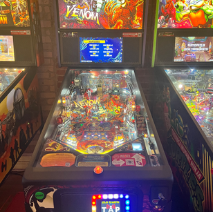 Arcade game cabinet 6 at 1UP