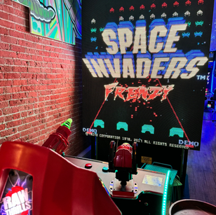 Arcade game cabinet 2 at 1UP